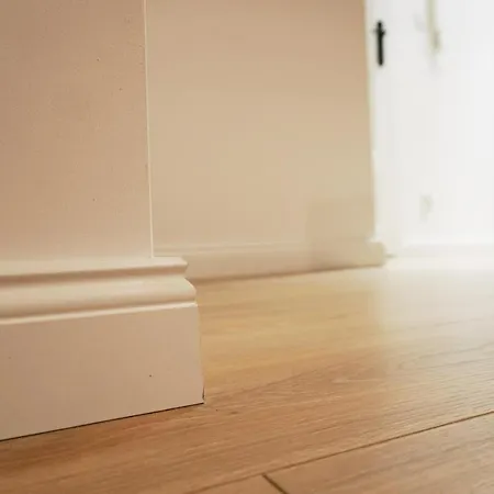 Cozy Downtown Srodmiescie Apartment: Entertainment Hub With Wi-fi *