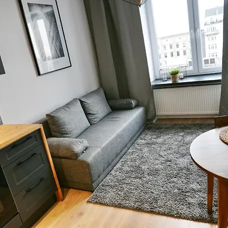 Apartment Cozy Downtown Srodmiescie Apartment: Entertainment Hub With Wi-fi Warsaw