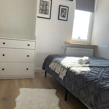 Cozy Downtown Srodmiescie Apartment: Entertainment Hub With Wi-fi