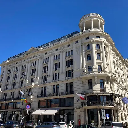 Cozy Downtown Srodmiescie Apartment: Entertainment Hub With Wi-fi * Warsaw