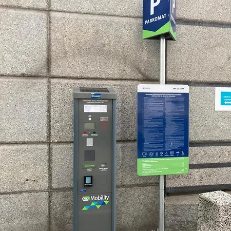 Cozy Downtown Srodmiescie Apartment: Entertainment Hub With Wi-fi Warsaw