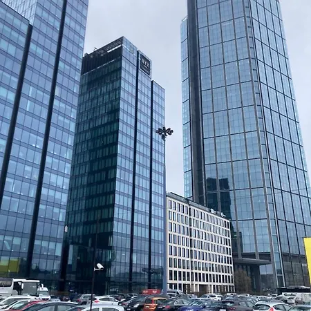 Cozy Downtown Srodmiescie Apartment: Entertainment Hub With Wi-fi *