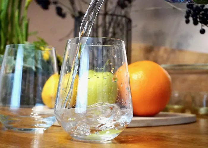 Cozy Downtown Srodmiescie Apartment: Entertainment Hub With Wi-fi *