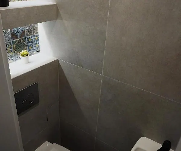 Apartment Cozy Downtown Srodmiescie Apartment: Entertainment Hub With Wi-fi