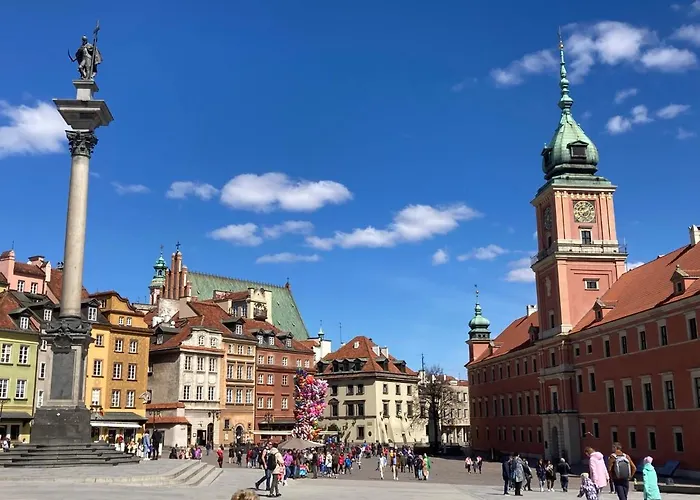 Cozy Downtown Srodmiescie Apartment: Entertainment Hub With Wi-fi Warsaw