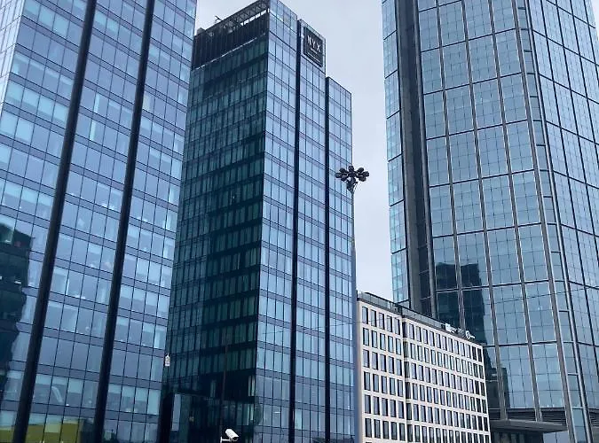 Cozy Downtown Srodmiescie Apartment: Entertainment Hub With Wi-fi Warsaw