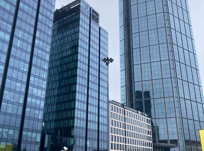 Cozy Downtown Srodmiescie Apartment: Entertainment Hub With Wi-fi *